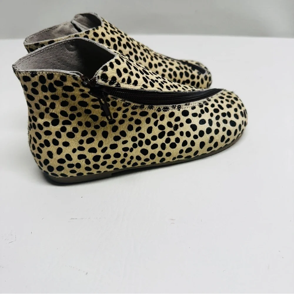 Simply Solie girls animal print flats boot size 1 NWOT